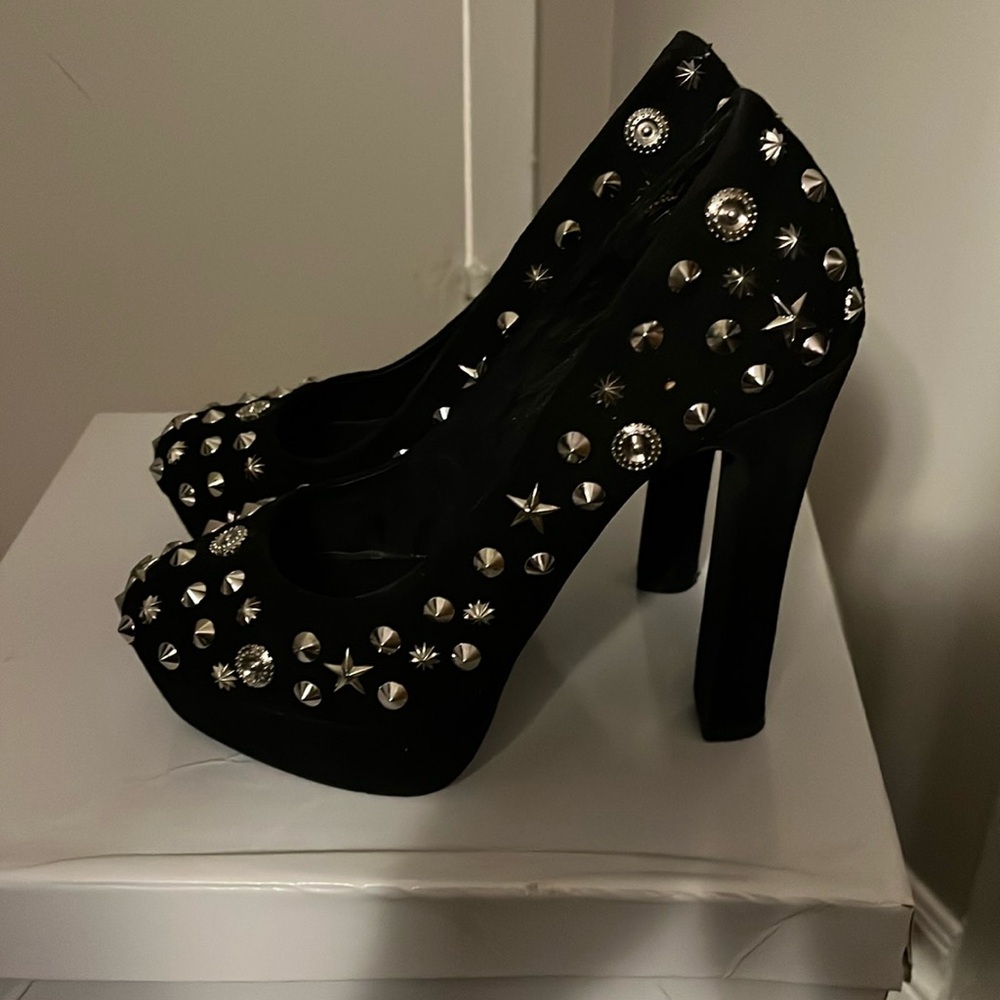 Super cute women’s heels